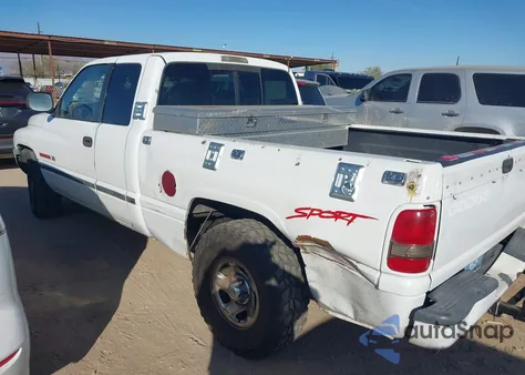 1998 Dodge Ram 1500 St из США, поврежденный, VIN 3B7HC13Z2WG171069